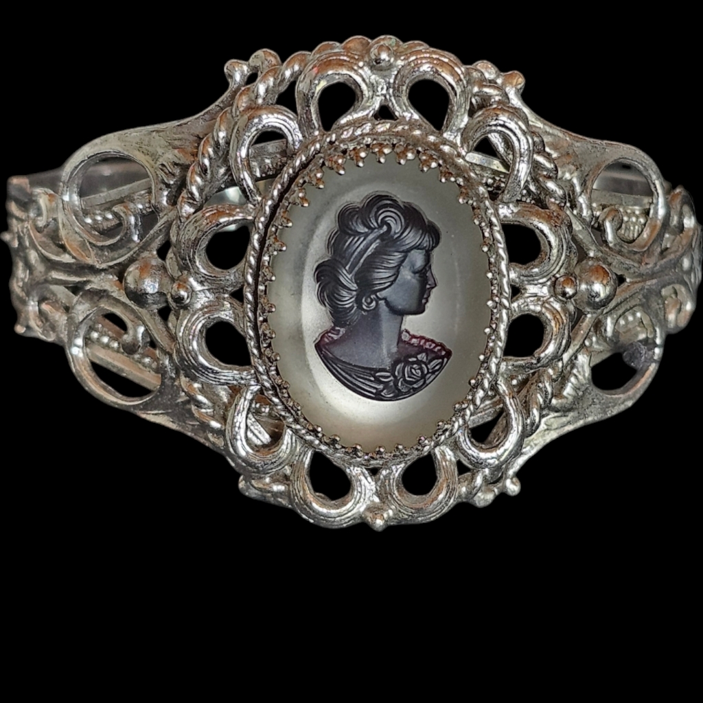Vintage Whiting And Davis Matte Cameo Bracelet Cuff 41$
